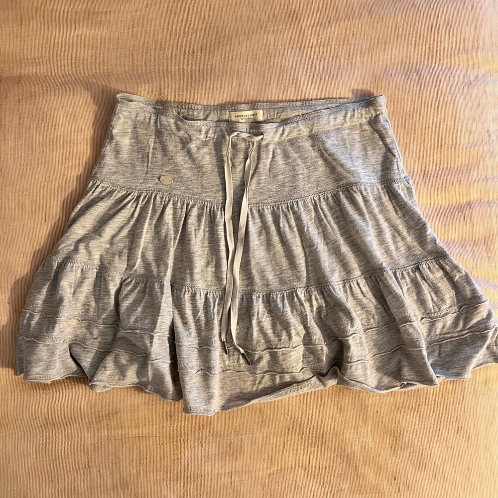Vintage Abercrombie & Fitch cotton / poly blend grey skirt. Size large.